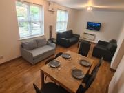 SHOREDITCH CLAPTON MODERN FLAT 3bed 2bath in zone2 with free secure Car Parking, only 12-mins by tube to Liverpool St, ideal for tourists!