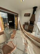 Apartamento no centro dos ingleses, com churrasqueira, ar condicionado perto da praia