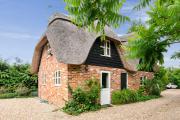 Charming thatched cottage near New Forest