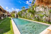 Tropical retreat connected 8bdrs villas in Bingin