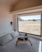 Magical Tiny House with Amazing Stargazing and Deck in Victoria