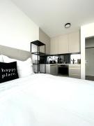 Brand New Minimalist Flat, Free Parking & Wifi