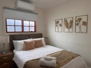 Spacious 4BR Home Walk to Wollongong Uni