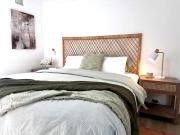 Elanora Escape- Hillside Retreat