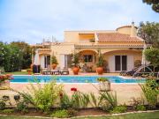 Beach villa Casa de Amanhã 450 mts to the beach with beautiful garden and heated saltwater pool