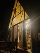 Chalé com hidro, lareira e café da manhã