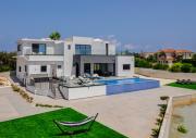 Exclusive 7-Bdr Villa with Panoramic Views & Saltwater swimming pool!