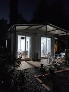 Apartman sa sopstvenim dvoristem , pored mora