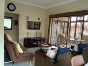 Topanga 1, Uvongo beach apartment