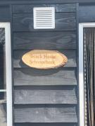 Beach House met badkamer, boxspring & airco