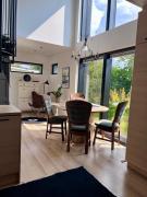 Uusi, ilmastoitu ja valoisa 4 hlö huoneisto omalla sisäänkäynnillä