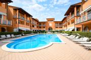 Martin apartment with pool & terrace near center salò & lake Garda