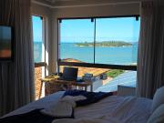 Vista para o mar, Praia e Piscina no Condomínio Búzios Resort Pé na Areia