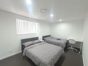 Peaceful Retreat in Modern and Spacious House - OR9