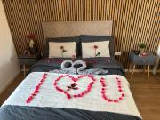 Central TV Bed Flat w Balcony for Contractors and Leisure