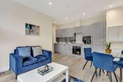 City Service Lets - Cheam Village 2 Bed Apartment with Free Parking - Great Transport Links