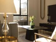 Grand Luxe Oasis Prime Location Balcony and Patio