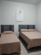 Casa com ar no quarto garagem espaço que cabe uma camionete cozinha completa