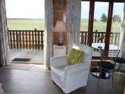 Spacious cottage with sauna looking out on astonishing grasslands