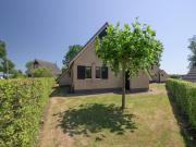 Spacious 4-person bungalow near the Frisian Lakes