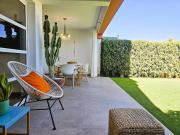 Stylish & cozy home by the beach