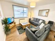 Two Bed Holiday Home with Free Parking in Inverness