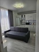 Nyvky Like Home - Файна Таун із сезонним басейном - Кв 6 низький поверх