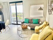 Luxe Waters Edge apt next to Canal Walk