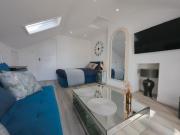 Modern Cozy 2-Bedroom family friendly & Fast Wi-Fi