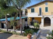 Flat near the sea with air conditioning and patio