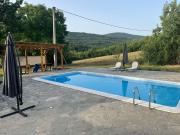 Mia Hill House Nemenikuce