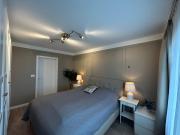 Stylish 3BR Apt Near Downtown