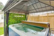 Walk to Beach, Gazebo with Hot Tub Gulfport Gem!