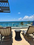 Bright Ocean View Studio with Rooftop Pool Access