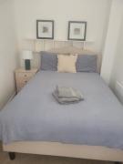 Quiet double room in Canada Water