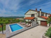 Comfortable apartment in Cerovlje with pool