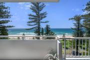 Manly Beachfront 2 bed, Aircon, Renovated with Beach Views