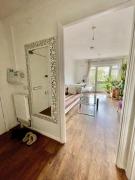 Adorable Hackney Flat with Balcony