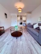 Great Quiet & Brand New Flat With Great Transport Links in Bushey