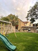 Alma House - Coastal Haven Seahouses Retreat