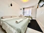 KAALA STAYS - Budget Quadruple Family room 4min walk Metro