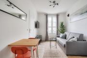 Bright apartment for 2 people just ouside Paris
