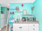 Beautiful 2nd Floor Oceanfront Studio w King Bed! Landmark 229