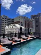 Upmarket 2 Bedroom Apartment Sea & Mountain View