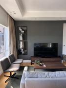 Upmarket 2 Bedroom Apartment Sea & Mountain View