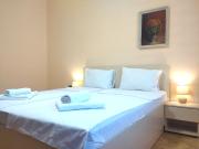 Central Vintage Apartment for 4 Guests & Private Parking