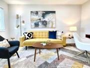 Downtown-Nomads-King Bed-Free Parking