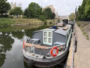 Off-Grid Living on Spacious Widebeam