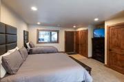 Spacious Condo with Outdoor Heated Pool and Hot Tubs