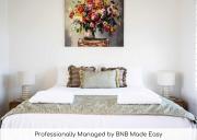 The Elm Apartments - The Gold Room